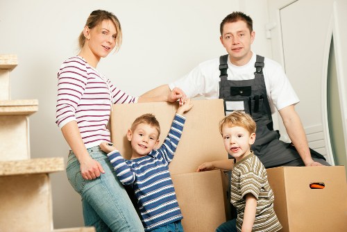 Secure short-term storage unit for boxes and furniture
